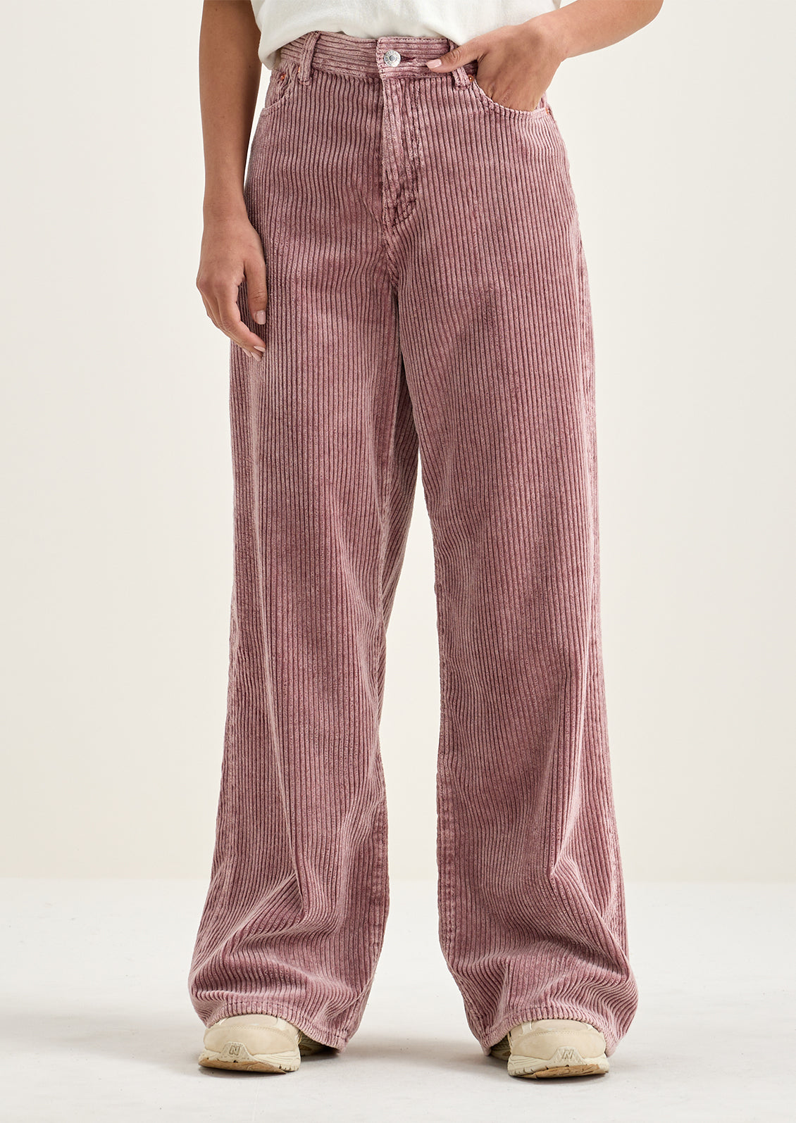 A pair of wide corduroy pants with wide leg and slouchy fit, in dusty mauve color.
