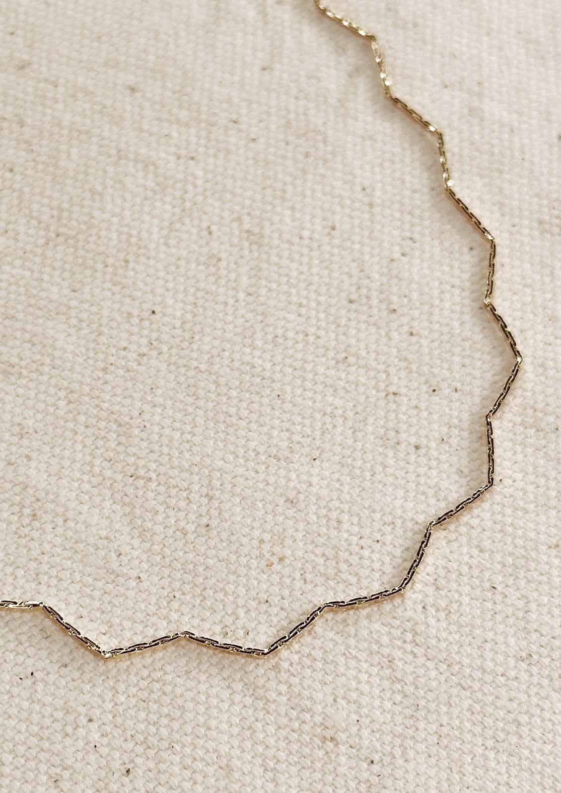 A zig zag gold choker.