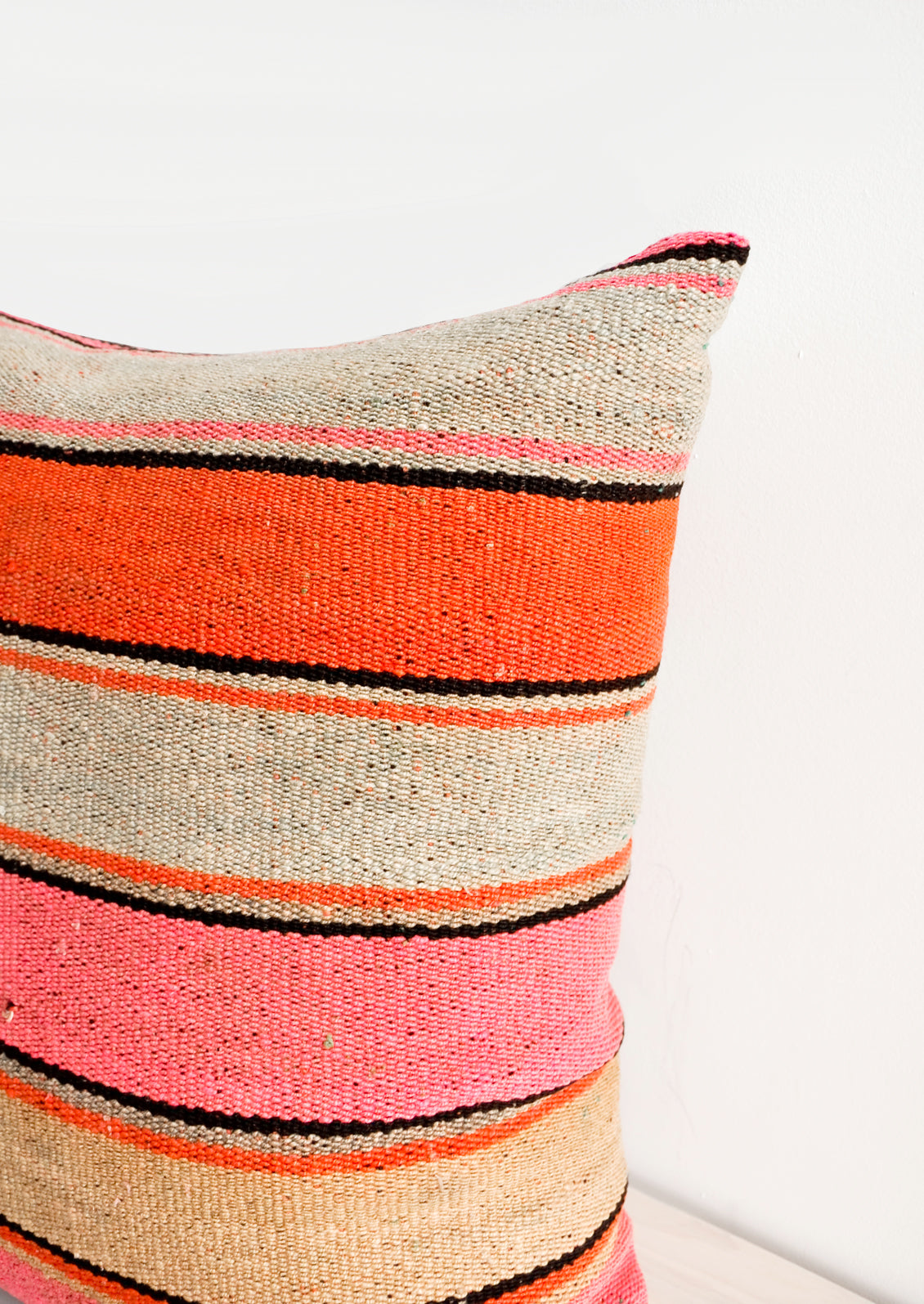 Frazada Pillow in Antelope Valley in - LEIF