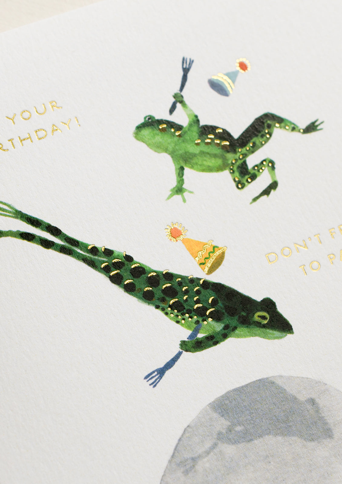 A frog print card, text reads "It's your birthday! Don't frog-et to party".