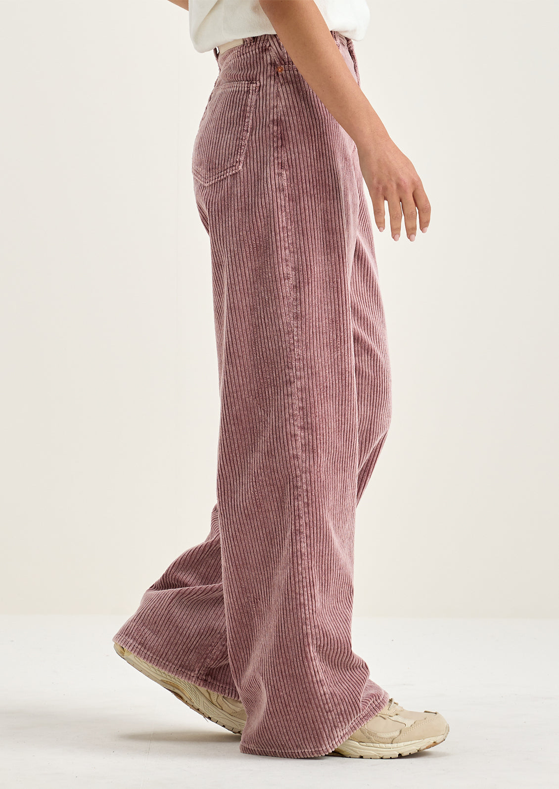 A pair of wide corduroy pants with wide leg and slouchy fit, in dusty mauve color.