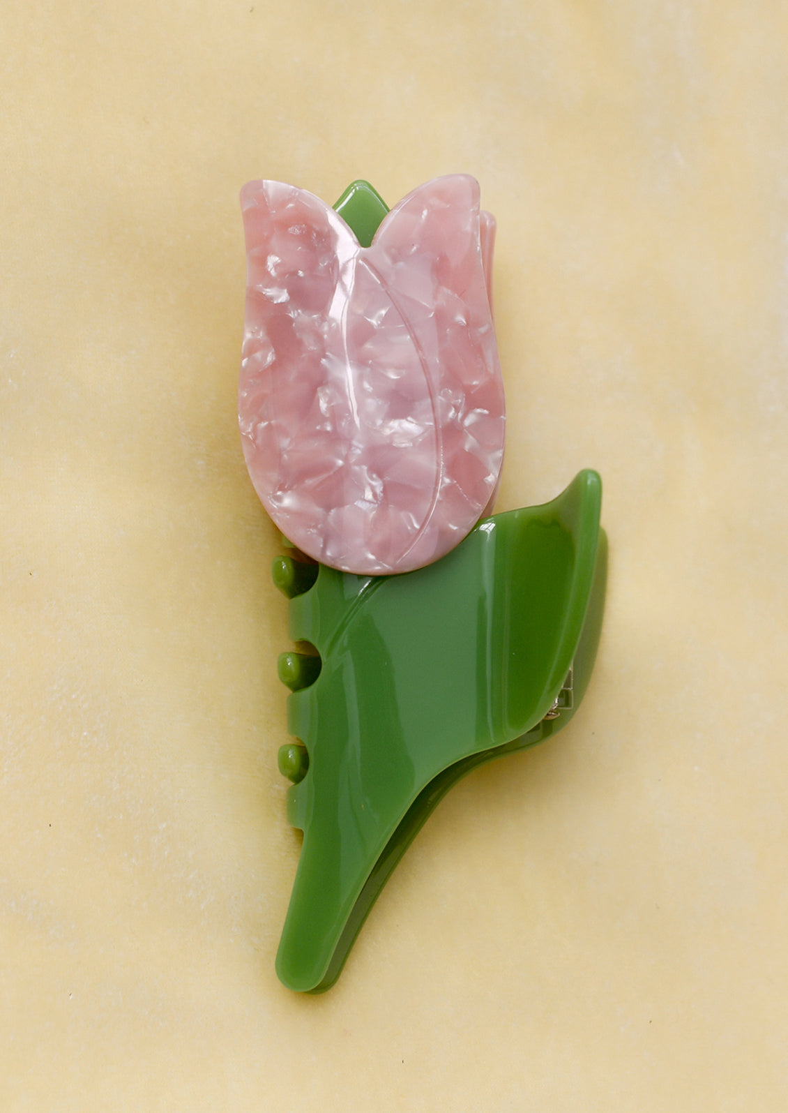 A tulip shaped hair claw in pink.