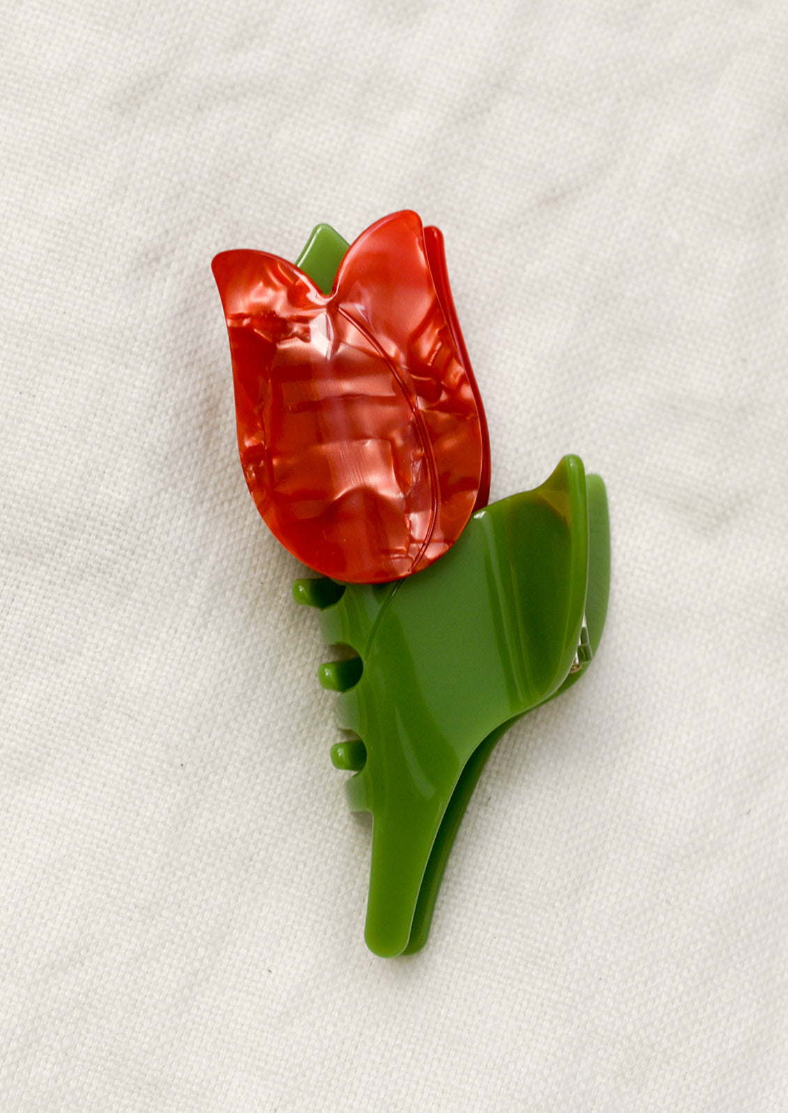 A tulip shaped hair claw in red.