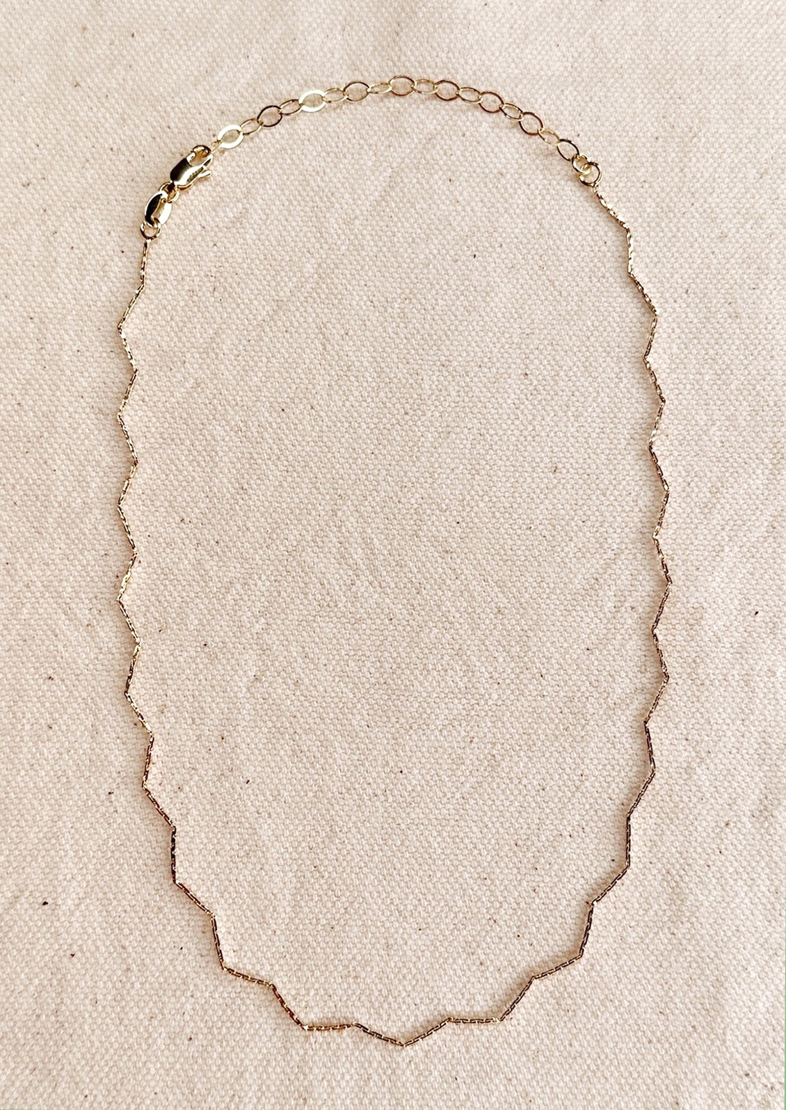 A zig zag gold choker.