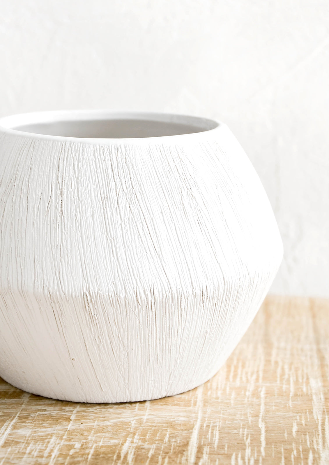Fineline texture on white ceramic planter
